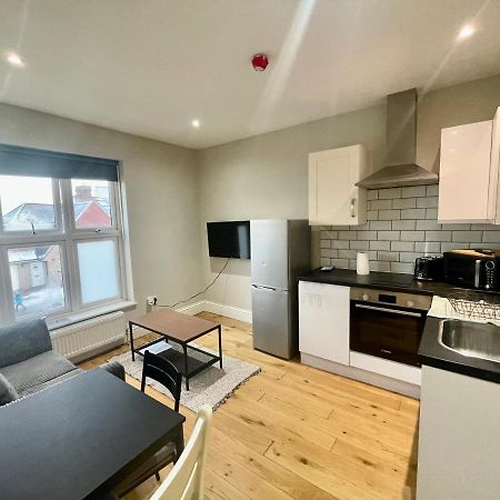 Cosy 1 Bedroom Flat! Лондон Екстериор снимка
