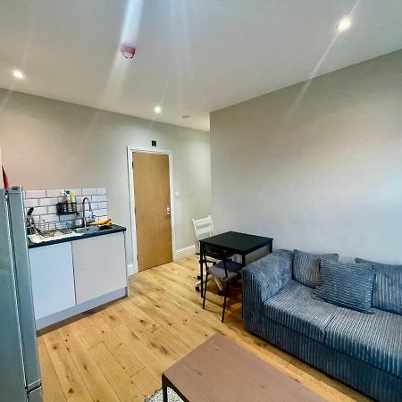 Cosy 1 Bedroom Flat! Лондон Екстериор снимка