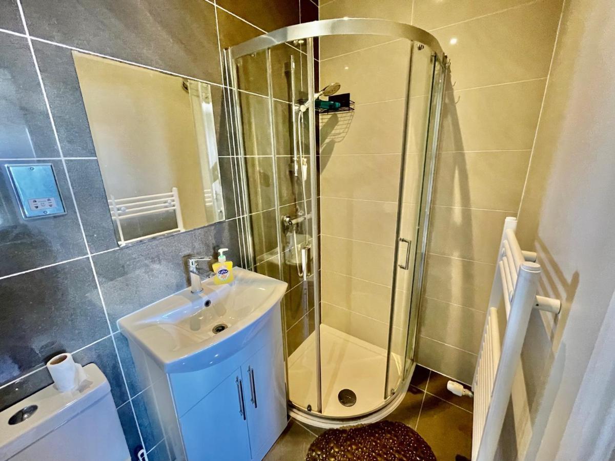 Cosy 1 Bedroom Flat! Лондон Екстериор снимка