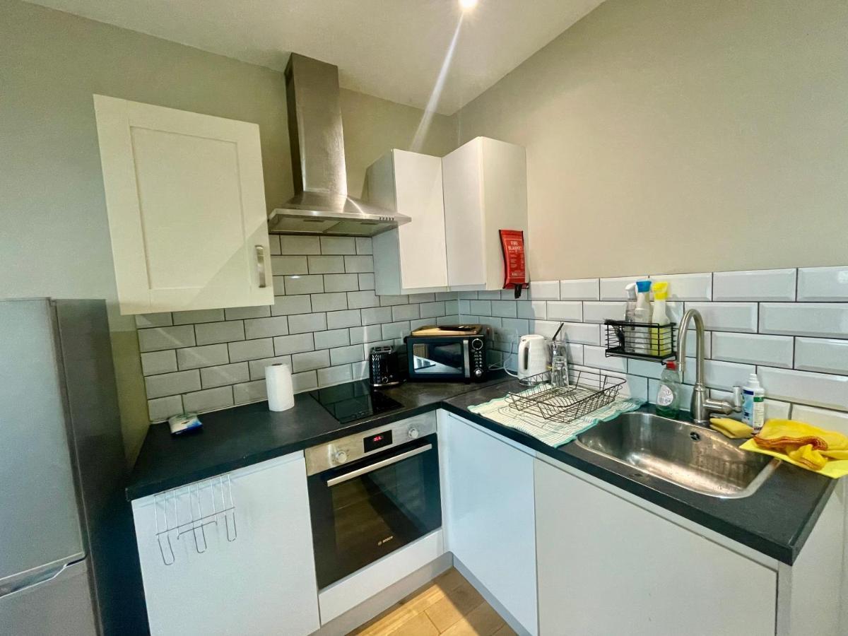 Cosy 1 Bedroom Flat! Лондон Екстериор снимка